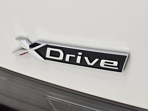 Mineral White Metallic 2020 BMW 330 i xDrive