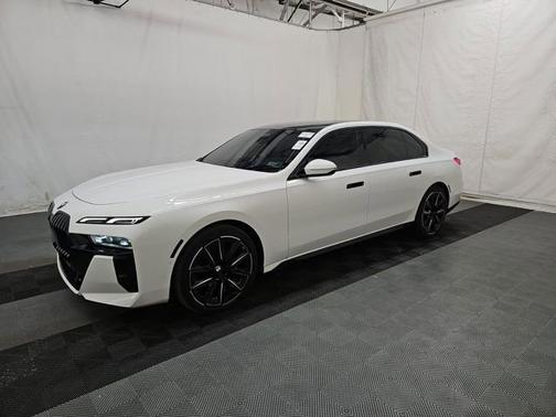 Alpine White 2023 BMW 760 760i xDrive