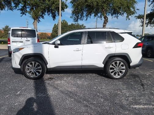 2020 Toyota RAV4 XLE Premium