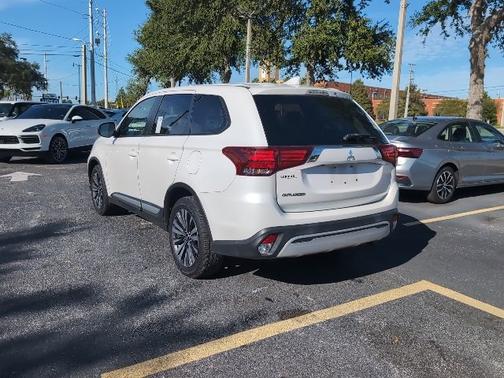 2020 Mitsubishi Outlander ES