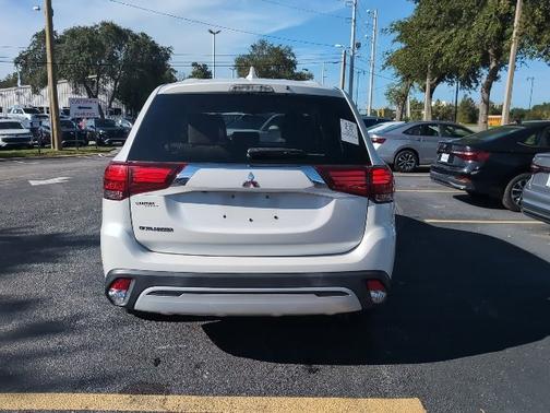 2020 Mitsubishi Outlander ES