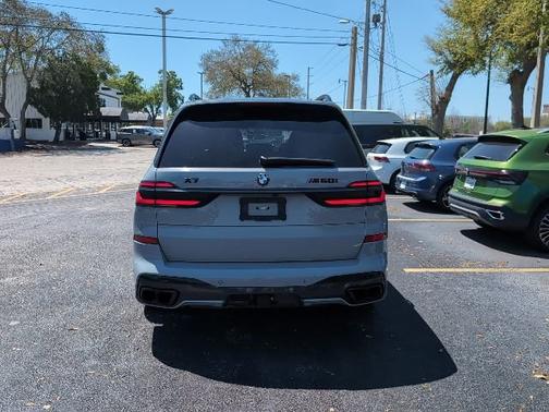 2024 BMW X7 M60i