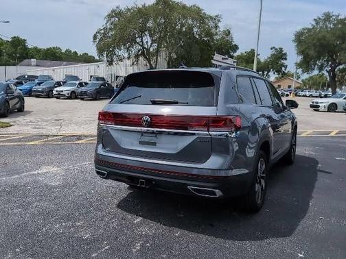 Gray 2024 Volkswagen Atlas 2.0T SE w/Technology