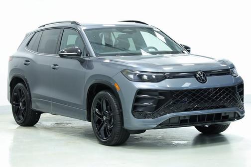 2025 Volkswagen Tiguan SE R-Line Black