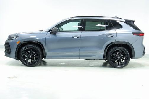 2025 Volkswagen Tiguan SE R-Line Black