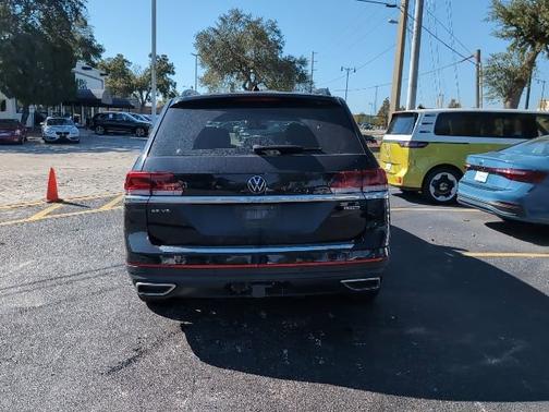 2022 Volkswagen Atlas 3.6L V6 SE w/Technology