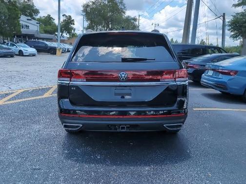 Deep Black Pearl 2025 Volkswagen Atlas 2.0T SE w/Technology
