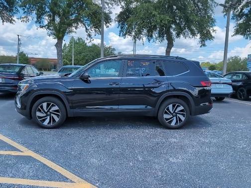Deep Black Pearl 2025 Volkswagen Atlas 2.0T SE w/Technology