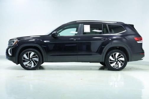 Deep Black Pearl 2025 Volkswagen Atlas 2.0T SE w/Technology