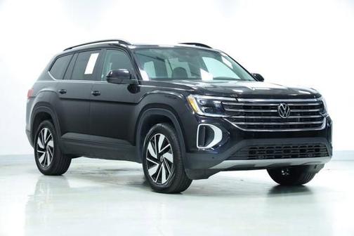 Deep Black Pearl 2025 Volkswagen Atlas 2.0T SE w/Technology