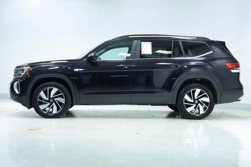 Deep Black Pearl 2025 Volkswagen Atlas 2.0T SE w/Technology