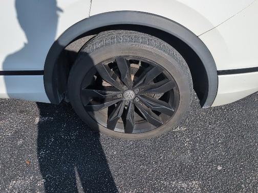 2021 Volkswagen Tiguan 2.0T SE R-Line Black