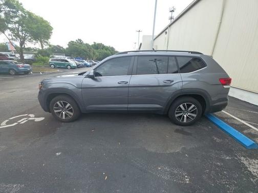 Platinum Gray Metallic 2022 Volkswagen Atlas 2.0T SE