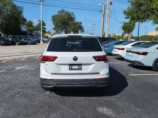 White 2022 Volkswagen Tiguan SE