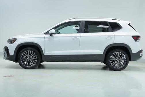 White 2026 Volkswagen Taos SE