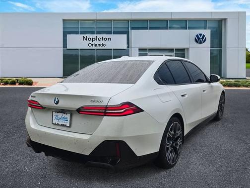 Mineral White Metallic 2024 BMW 530 530i