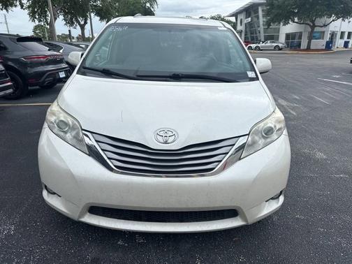 2017 Toyota Sienna XLE