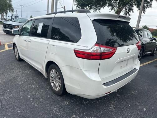 2017 Toyota Sienna XLE
