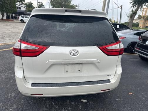 2017 Toyota Sienna XLE