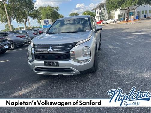 2023 Mitsubishi Outlander SE