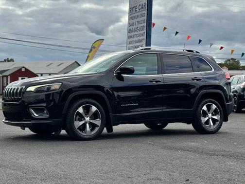 Diamond Black Crystal Pearlcoat 2019 Jeep Cherokee Limited