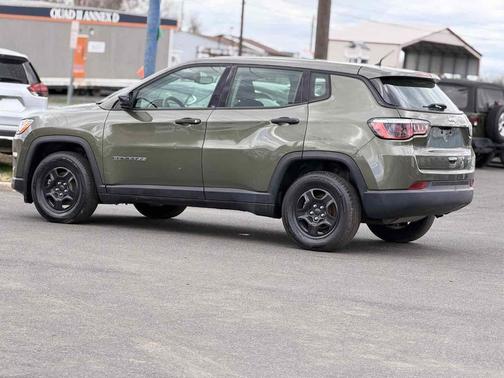 Olive Green Pearlcoat 2018 Jeep Compass Sport