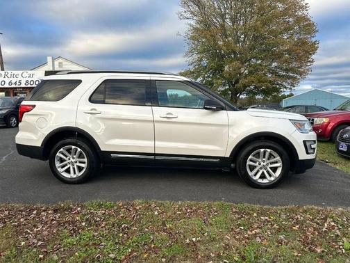 White Platinum Metallic Tri-Coat 2016 Ford Explorer XLT