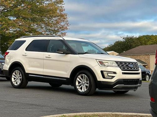 White Platinum Metallic Tri-Coat 2016 Ford Explorer XLT