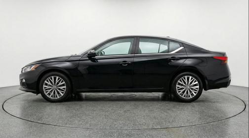 Super Black 2025 Nissan Altima SV FWD