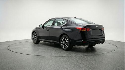 Super Black 2025 Nissan Altima SV FWD