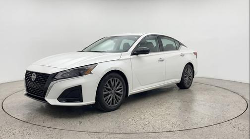 Glacier White 2025 Nissan Altima SV FWD