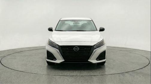 Glacier White 2025 Nissan Altima SV FWD