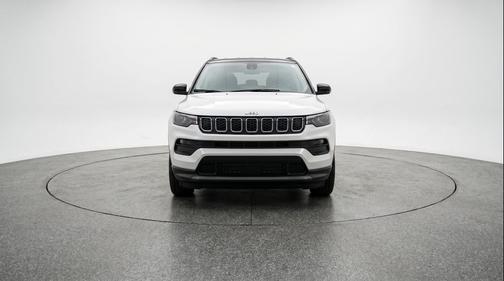 Bright White Clearcoat 2025 Jeep Compass Latitude