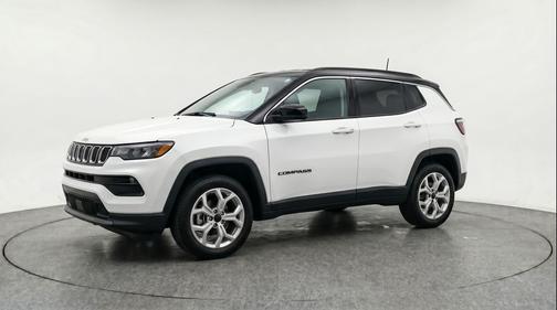 Bright White Clearcoat 2025 Jeep Compass Latitude