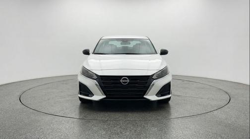 Glacier White 2025 Nissan Altima SV FWD