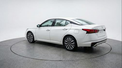 Glacier White 2025 Nissan Altima SV FWD