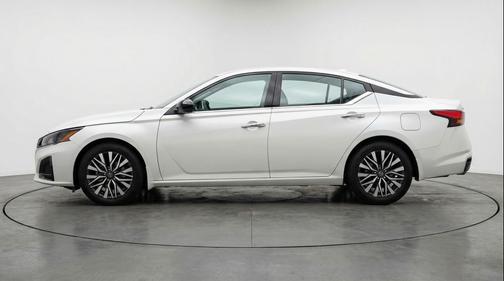 Glacier White 2025 Nissan Altima SV FWD