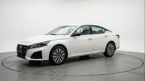 Glacier White 2025 Nissan Altima SV FWD
