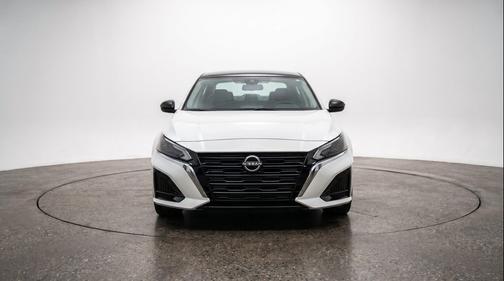 Glacier White 2025 Nissan Altima SV FWD