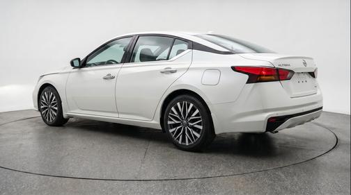 Glacier White 2025 Nissan Altima SV FWD