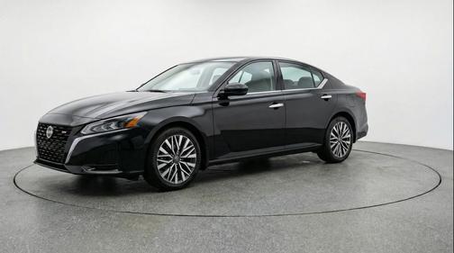 Super Black 2025 Nissan Altima SV FWD