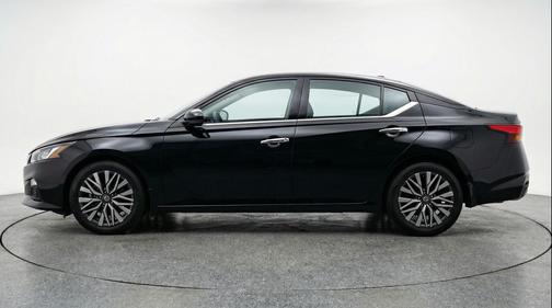 Super Black 2025 Nissan Altima SV FWD
