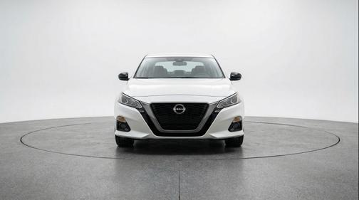 Glacier White 2025 Nissan Altima SV FWD