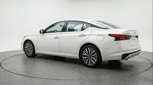 Glacier White 2025 Nissan Altima SV FWD