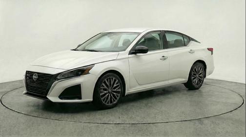 Glacier White 2025 Nissan Altima SV FWD