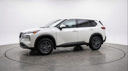 Everest White Pearl Tricoat 2026 Nissan Rogue SV