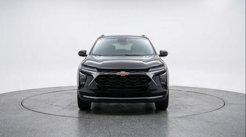 Mosaic Black Metallic 2025 Chevrolet Trax LT