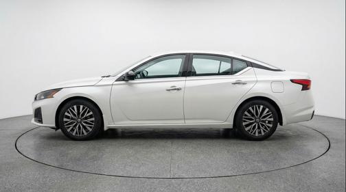 Glacier White 2025 Nissan Altima SV FWD