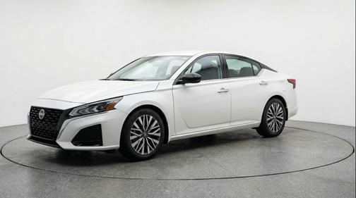 Glacier White 2025 Nissan Altima SV FWD