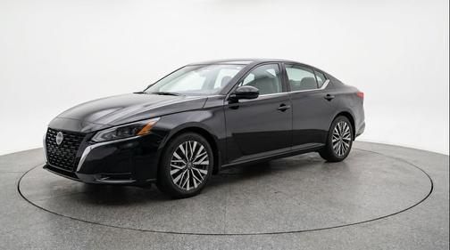 Super Black 2025 Nissan Altima SV FWD